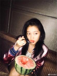 傻大姐吃瓜爆料图片搞笑,搞笑瞬间引网友爆笑连连