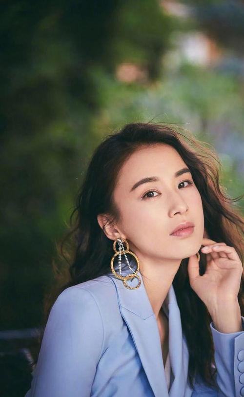 吃瓜爆料李现黄圣依,吃瓜群众热议恋情真相