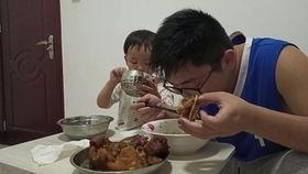 吃瓜爆料黄氏父子,吃瓜爆料背后的家族风云