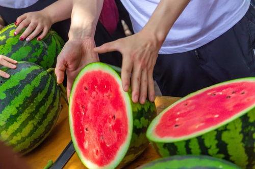 五一吃瓜今日吃瓜娜娜黄,娜娜黄成焦点，揭秘娱乐圈最新热点