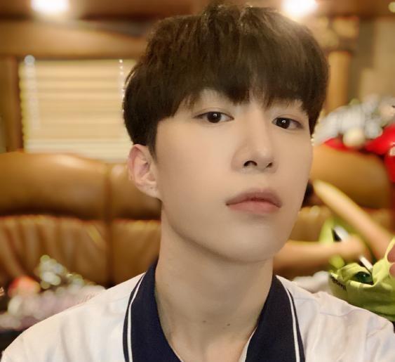 吃瓜爆料范丞丞,娱乐圈的“吃瓜”焦点，揭秘他的成长与蜕变