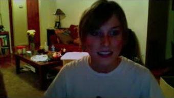 两女 一杯 视频,视频记录温馨瞬间